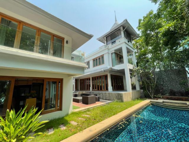 ขายพร้อมผู้เช่า ติดสัญญาเช่าถึง ก.พ. 68 บ้านหรูติดทะเลพัทยาเหนือ มีสระว่ายน้ำพร้อมหาดส่วนตัว ติดปราสาทสัจธรรม