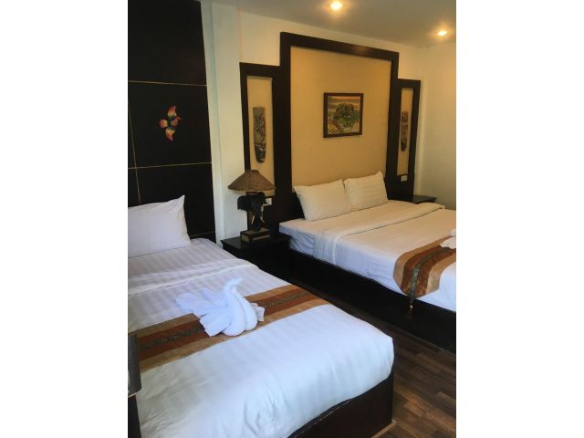 โรงแรมในคูเมือง 80 ล้าน