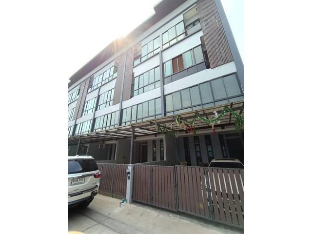 ขายทาวน์โฮม 4 ชั้น โครงการเมโทร ไลฟ์ ลาดพร้าว 91 ใกล้ รพ.ลาดพร้าว