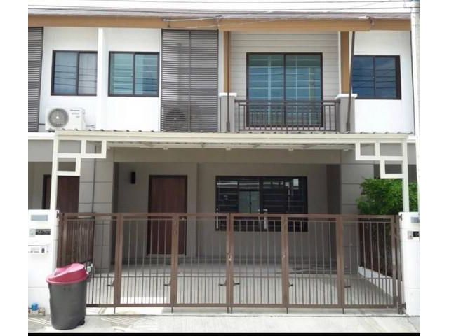 ให้เช่าทาวน์เฮ้าส์ 2 ชั้น ซอยพัฒนาการ 38