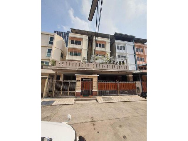 [A587]ให้เช่าทาวน์โฮมคู่ 5 ชั้น 58 ตร.วา  หมู่บ้านเรืองศิริ พระโข
