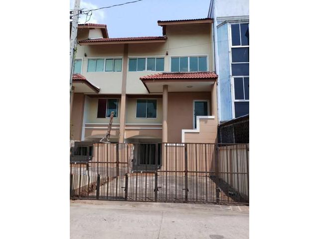 ขายทาวน์เฮ้าส์ 3 ชั้น ใกล้รถไฟฟ้า เขตสวนหลวง กรุงเทพมหานคร