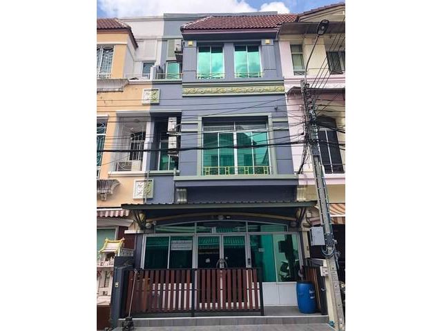 ให้เช่าทาวน์โฮม 3 ชั้น บ้านกลางเมืองบริติชทาวน์