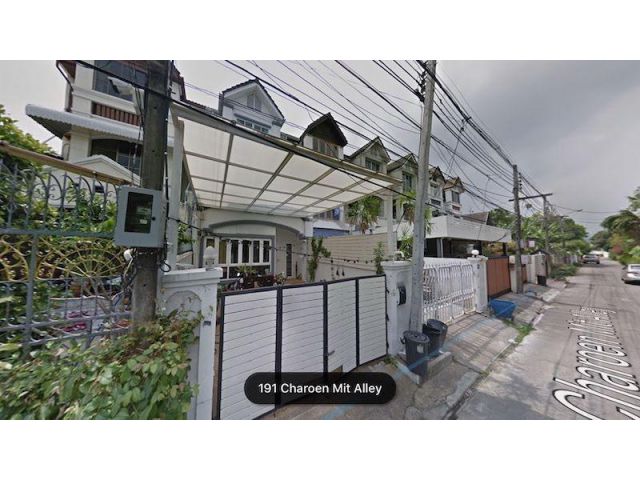 ให้เช่าและขายทาวน์โฮม 4 ชั้น ซอยเอกมัย 10  ถ.สุขุมวิท 71