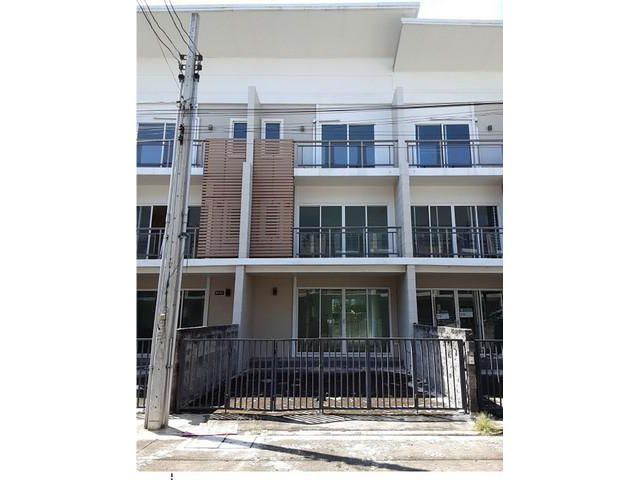 ขายทาวน์เฮ้าส์ 3 ชั้น หมู่บ้านดีลักซ์ ทาวน์ ท่าแร้ง บางเขน