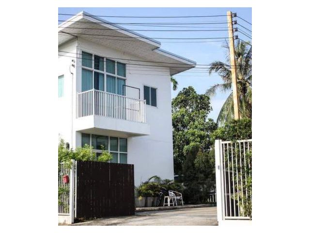 R7ลดพิเศษ ขายด่วน บ้าน,ที่ดิน,ห้องแถว ให้เช่า 8 ห้อง (สี่แยกสนามบ