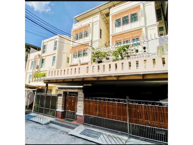ขายทาวน์โฮม 5 ชั้น หมู่บ้านเรืองสิริ ถนนสุขุมวิท เหมาะทำโฮมออฟฟิศ