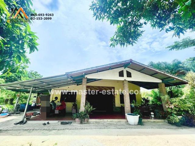 ตะกาด ซอย 3 ที่ดินพร้อมบ้านชั้นเดียว มีสวนผัก-ผลไม้ เนื้อที่ 315.3 ตร.ว. ที่ถมเสมอถนนคอนกรีต น้ำไม่ท่วม อ.เมือง จ.ระยอง