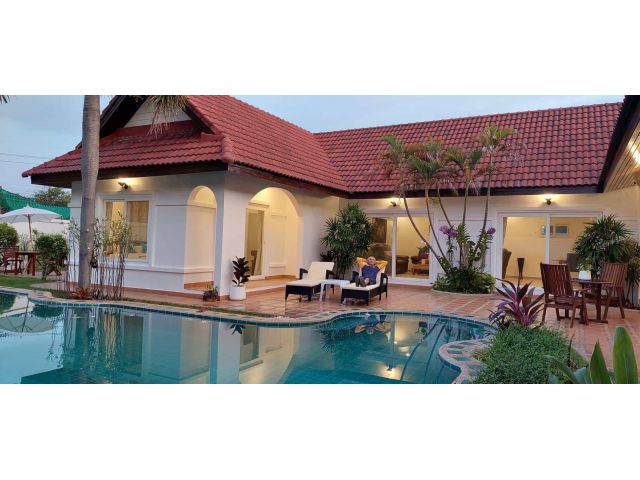 H25 ขายพูลวิลล่า 4 ห้องนอน ทุ่งกลม-ตาลหมัน/Newly Renovated 4 BR Pool Villa at Nirvana Pool Villa1 For Sale