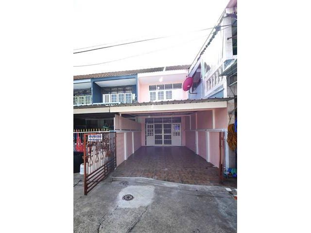 บ้าน 2 ชั้น ตรงข้ามโรงแรมคามีโอ สี่แยก ออคิด