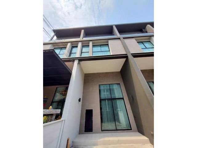 ขายทาวน์โฮม 3.5 ชั้น บ้านกลางเมืองวิภาวดีรังสิต64