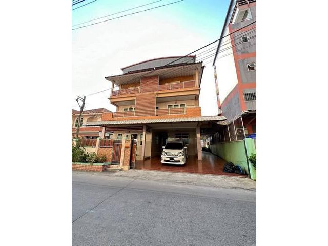 ขายบ้านเดี่ยว 3 ชั้น+ดาดฟ้า ทำเลรัชดาภิเษก