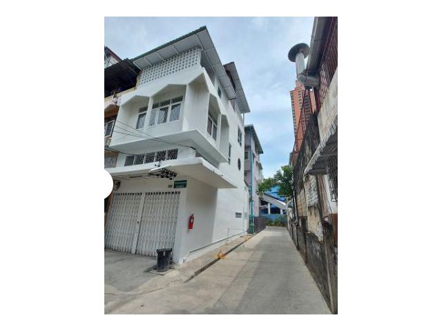 ให้เช่าอาคารพาณิชย์ 3 ชั้น ซอยสุขุมวิท22  ใกล้ BTS พร้อมพงษ์