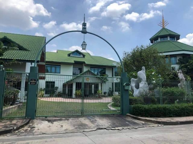 ขายบ้านติดทะเลสาป ชวนชื่น ฟลอร่าวิลล์ เนื้อที่ 2 ไร่ บ้านเดี่ยวพร้อมที่ดินติดเลค ปทุมธานี ที่ดินเมืองปทุม บางคูวัด ใกล้ท