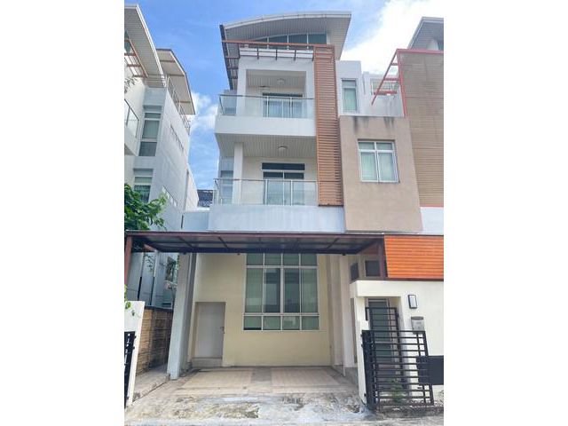 ขายบ้านแฝด 3 ชั้น ไอริสเรสซิเด้นท์ ประดิษฐมนูธรรม เนื้อที 36 ตรว
