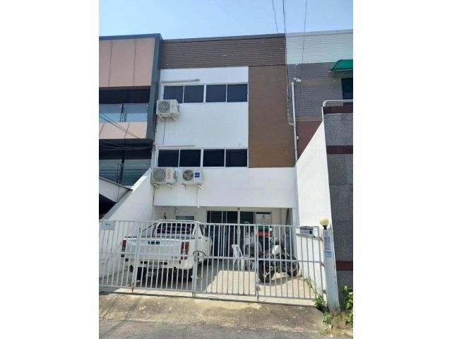 ให้เช่าทาวน์โฮม 3 ชั้น ซอยเสริมสุข 4 แยก7 ย่านจตุจักร ใกล้ MRT จต