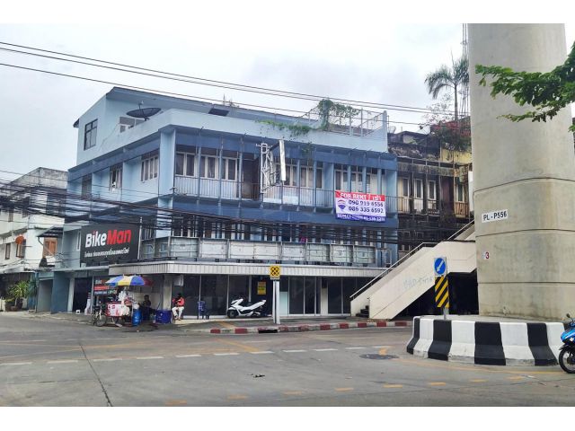 ให้เช่า อาคารพาณิชย์ 3 ชั้นครึ่ง ติดถนนใหญ่ ย่านบางซื่อ MRT เตาปูน บางซ่อน ปากซอยถนนกรุงเทพนนท์ 17