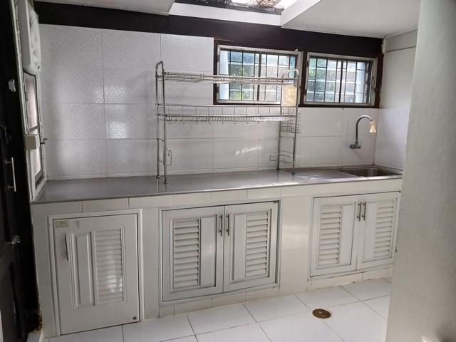 ให้เช่าบ้านลาดพร้าว ใก้ลเดอะมอลล์บางกะปิ รีโนเวทใหม่ ราคา 18,000