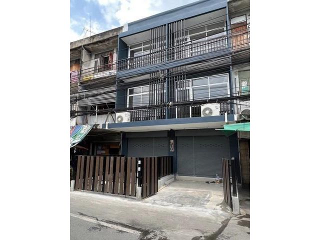 PT12 ขายอาคารพาณิชย์ 3.5 ชั้น 2 คูหา 39 ตรว. ถนนสุขุมวิท71 แขวงคลองตันเหนือ เขตวัฒนา ใกล้แยกคลองตัน รีโนเวทใหม่ ทำเลดี