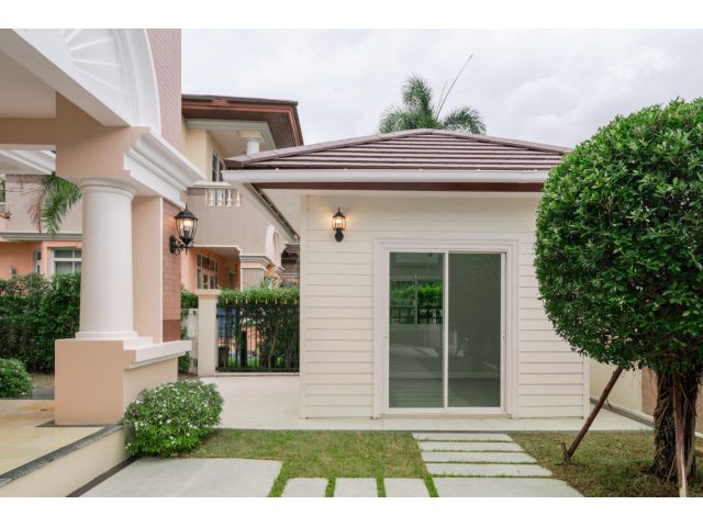 ขายบ้านเดี่ยวในหมู่บ้านลดาวัลย์ พุทธมณฑลสาย2 รีโนเวทใหม่ สวย พร้อมเข้าอยู่ ขนาด 101 ตร.ว. พื้นที่ใช้สอย 319 ตร.ม. หันหน้