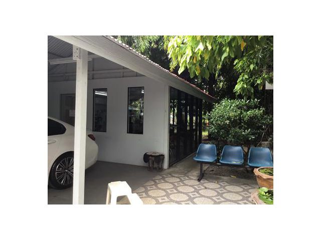 ที่ดินพร้อมบ้าน เนื้อที่ 182 ตารางวา เมืองนนทบุรี จ.นนทบุรี