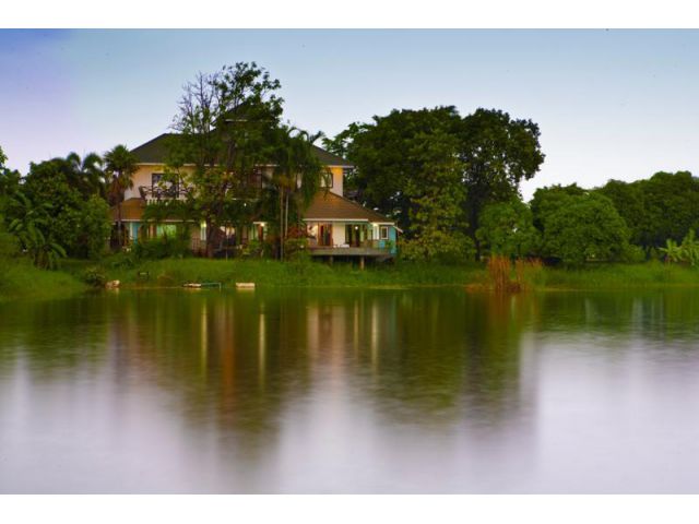 ขายที่ดินสวยพร้อมบ้าน  ริมน้ำ สไตล์รีสอร์ท ริมแม่น้ำบางปะกง ปราจีนบุรี Beautiful land with House Riverside resort style