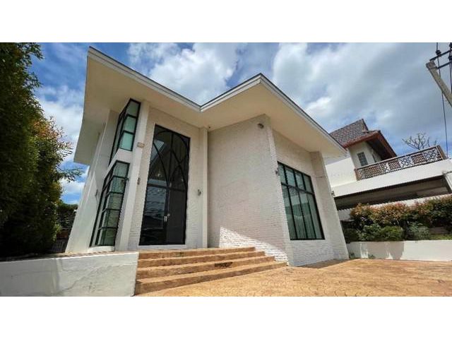 บ้าน 2 ชั้น พื้นที่ใช้สอย 300 ตร.ม ตกแต่งสวยงาม  ซอยหัวหมาก 8