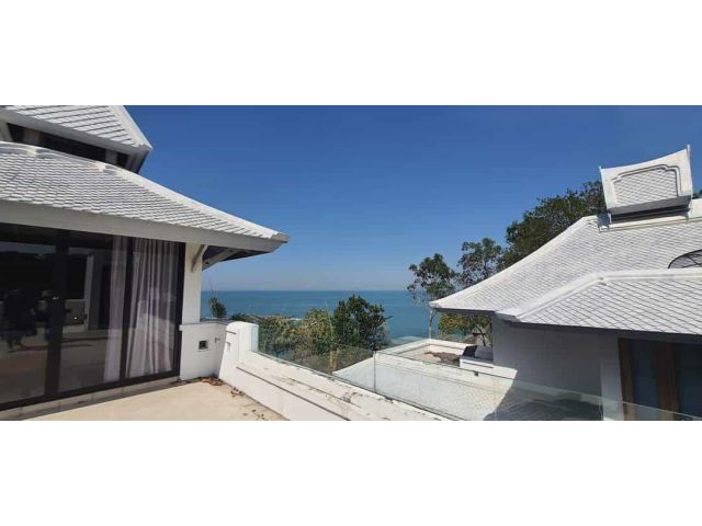 H33 ขายพร้อมผู้เช่าบ้านหรูติดทะเลบนหาดวงศ์อมาตย์ พัทยาเหนือ /Luxury Pool Villa on Private Beach, North Pattaya
