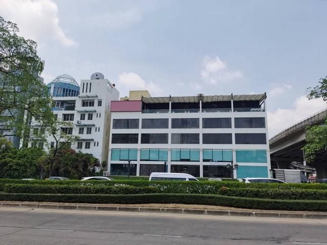 ให้เช่าอาคารสำนักงาน 5.5 ชั้น ริมถนนประดิษฐ์มนูธรรม ซอยศูนย์วิจั