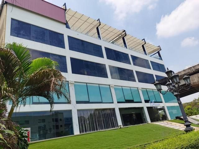 ขายอาคารสำนักงาน 5.5 ชั้น ซอย ศูนย์วิจัย 8 ถนนประดิษฐ์มนูธรรม