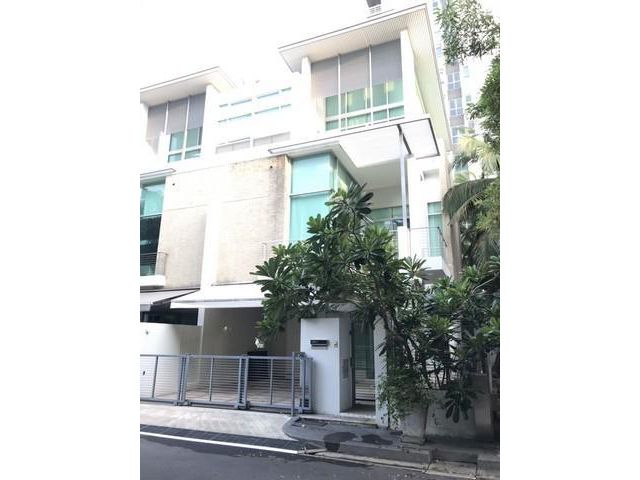 ให้เช่าทาวน์โฮม 3 ชั้น โครงการเดอะแลนด์มาร์ค เรสซิเด้นซ์ ลาดพร้าว