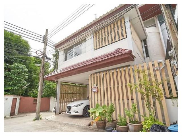 3 ห้องนอน 3 ห้องน้ำ ที่จอดรถ 2 จอดรถ  ย่านพระราม 3 ช่องนนทรี