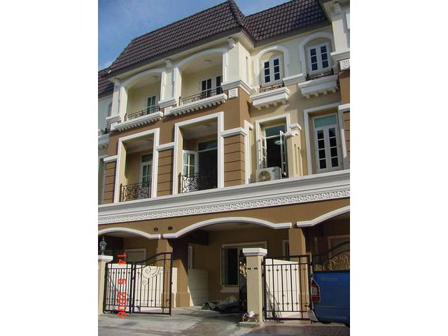 ให้เช่าบ้านพร้อมอยู่ ทาวน์โฮม 3 ชั้น หมู่บ้าน สราญพฤกษ์ ซอยลาดพร้