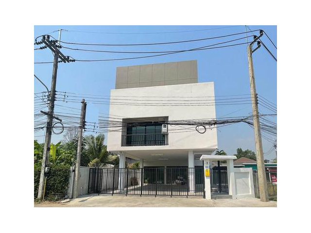 ขายตึกอาคารสำนักงานโฮมออฟฟิศ 3 ชั้น มีที่จอดรถ  เมืองเชียงใหม่
