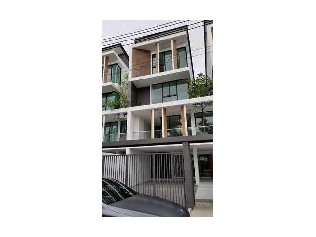 JJ296  ขาย ทาวน์โฮม 3.5 ชั้น หมู่บ้าน Glam by Asset