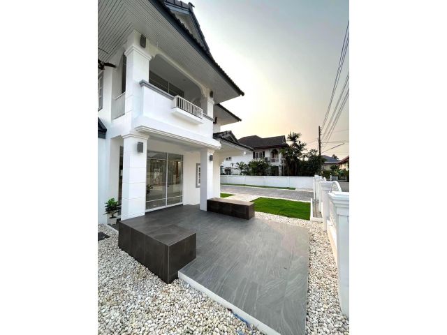 @@ขายบ้านเดี่ยว 2ชั้น 3ห้องนอน 2ห้องน้ำ เนื้อที่ 103ตรว. บ้านรีโนเวทใหม่ พื้นที่เยอะ ไม่มีค่าส่วนกลาง ทำเลกลางเมืองชลบุรี ใกล้เซ็นทรัลชลบุรี@@