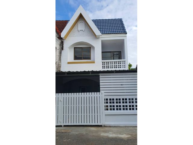 ขายทาวน์เฮ้าส์หลังมุมรีโนเวทใหม่ หมู่บ้านชวนฝันวิลล่า ใกล้ตลาดหนอ