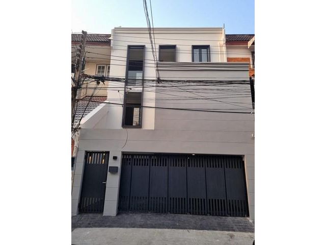 ขายทาวน์โฮมรีโนเวทใหม่ 3 ชั้น 4 ห้องนอน หมู่บ้านคลองตันนิเวศน์