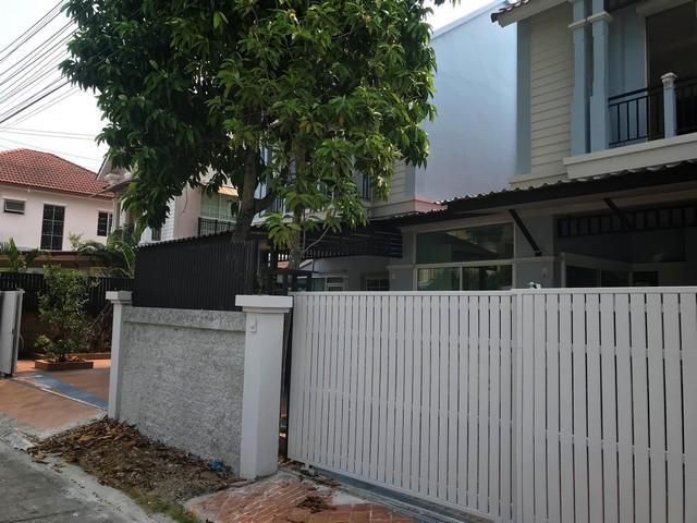 ขายบ้านแฝด หมู่บ้านธนาสิริ ถนนราชพฤกษ์ ใกล้วงเวียนพระราม5 นครอินท