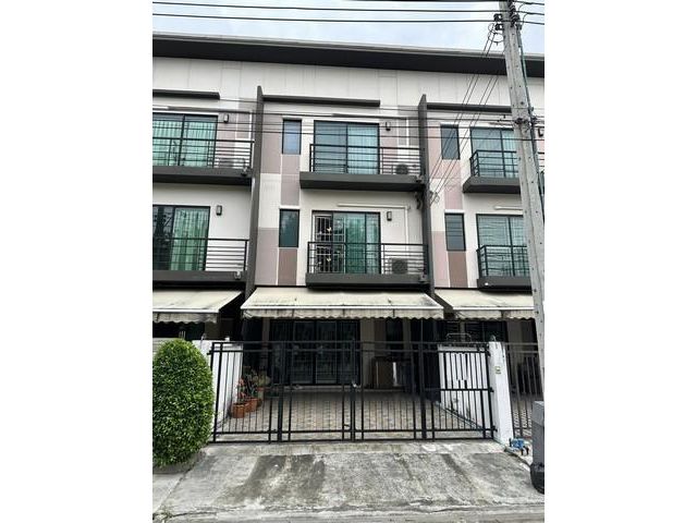 ขายทาวน์โฮม 3 ชั้น โครงการ บ้านกลางเมือง นวมินทร์ 42