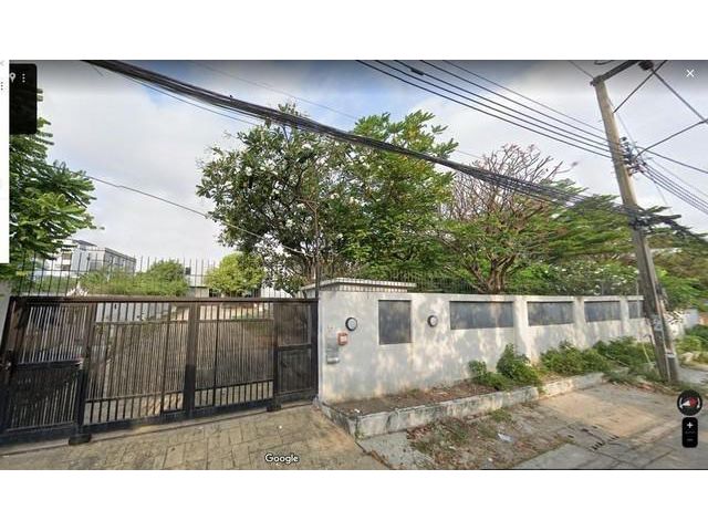 PO2342 ขายที่ดินพร้อมสิ่งปลูกสร้าง 301 ตร.ว. ลาดพร้าว71
