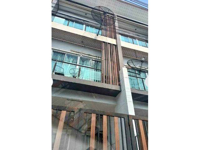 ให้เช่าและขายทาวน์โฮม3ชั้น ซอยลาดพร้าว110 รามคำแหง53