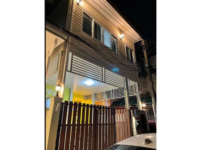 ให้เช่าและขายทาวน์โฮม3 ชั้น ซอยวิภาวดี 20 ลาดพร้าว 18
