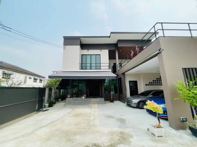 ขาย หรือ ให้เช่า บ้านเดี่ยว ขนาดใหญ่