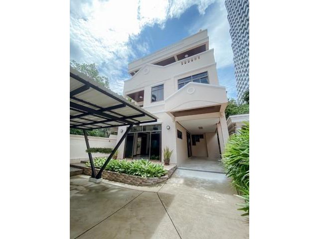 ให้เช่าบ้านเดี่ยว 4 ชั้น 450 ตรม. รีโนเวทใหม่ สุขุมวิท4 ใกล้BTSนา