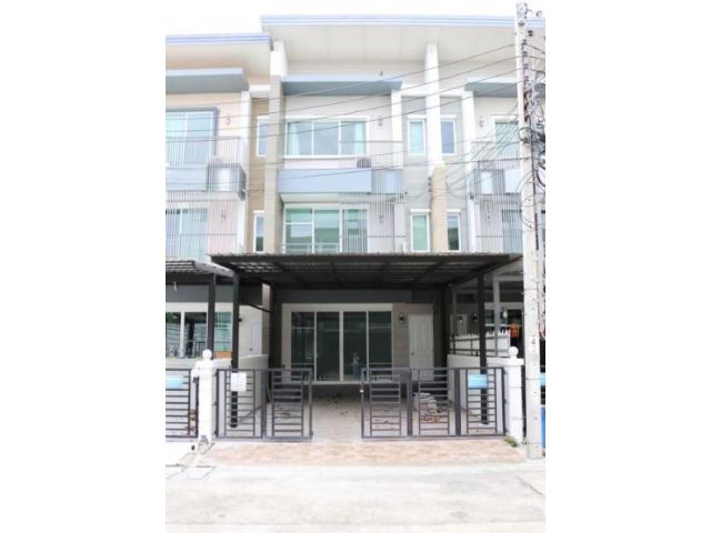 ขายทาวน์โฮ3 ชั้น ทาวน์อเวนิว พระราม9 ใกล้โรงเรียนนานาชาติ