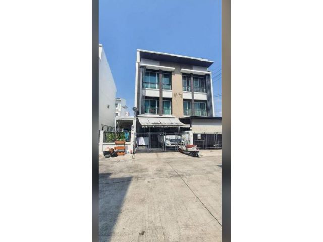 ขายทาวน์โฮม3 ชั้น บ้านกลางเมือง โชคชัยสี่ ลาดพร้าว