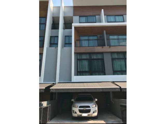 ให้เช่า ทาวน์โฮม 3.5 ชั้น  อาร์เด้น ลาดพร้าว71 พร้อมเฟอร์นิเจอร์