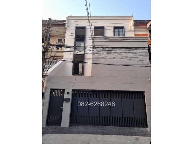 For Sale Townhome near Ekkamai renovated 4Bed 15MB 082-6268246