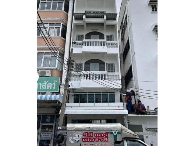 ให้เช่าอาคาร4.5ชั้น เพิ่งรีโนเวทใหม่ ซอยประชานิเวศน์12